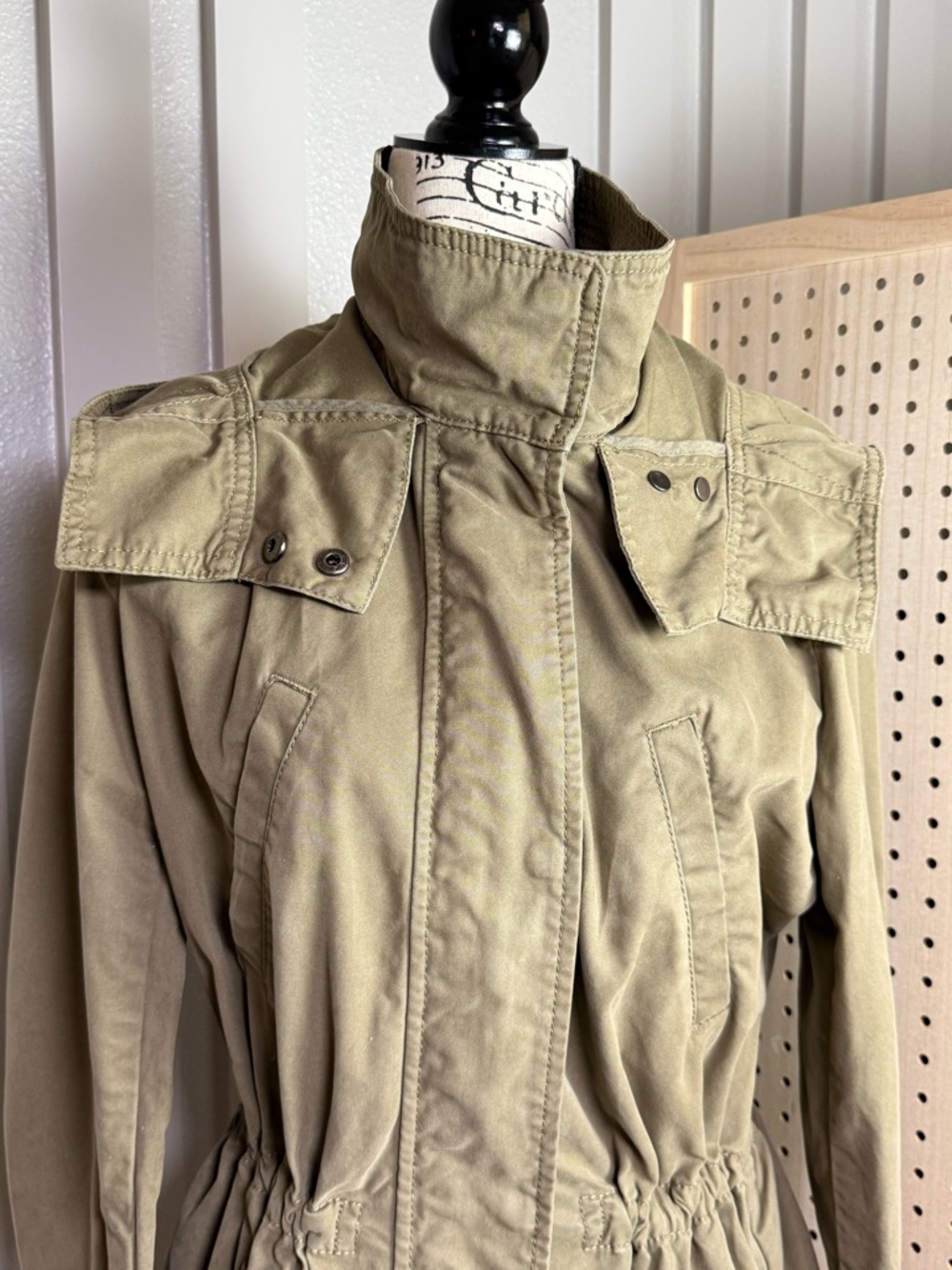 Banana Republic Utility Jacket XS Olive Green Hooded Anorak Cinch Waist
Outdoor - Picture 4 of 14